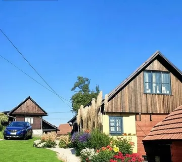 PRILIKA! Useljiva rustikalna hrastova kuća + dodatni objekt (prodaja) - cover