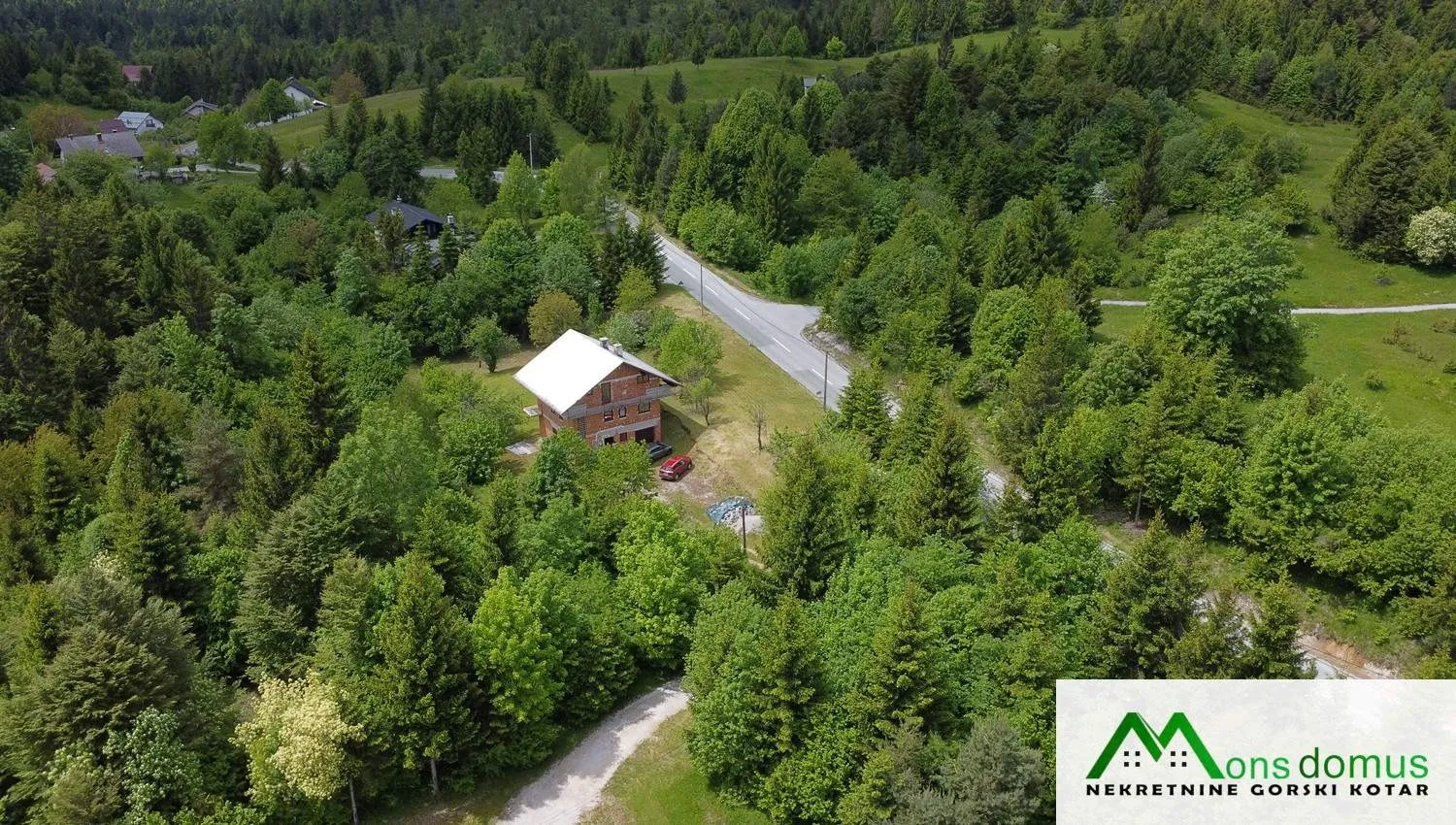 Intima uz glavnu prometnicu - cover