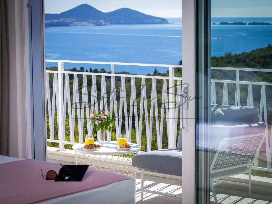 Moderna vila- Orašac (prodaja) - cover