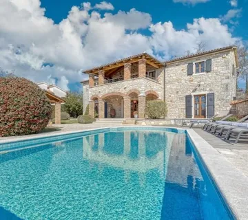 POREČ-PREDIVNA KAMENA VILA NA PRODAJI SA BAZENOM (prodaja) - cover