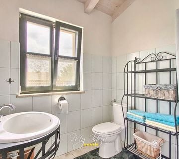 Kuća: Vižinada, katnica, 600.00 m2 - cover