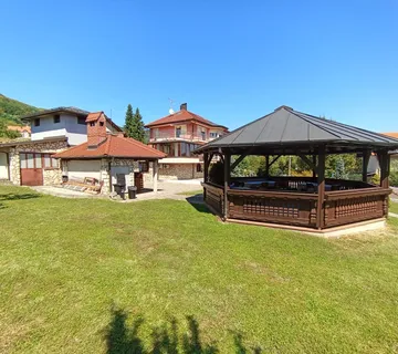 Sniženo Villa kuća: Zagreb (Podsused), 550.00 m2 (prodaja)