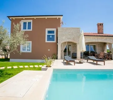prekrasna vila kod Poreča - cover