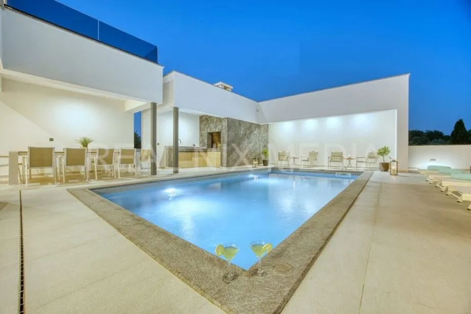 Zaton-LUKSUZNA VILLA SA DVA BAZENA I LJETNOM KUHINJOM! - cover