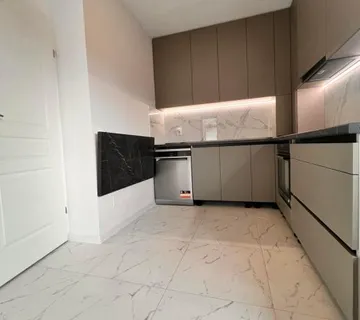 Kuhinja mat sa klupom - cover