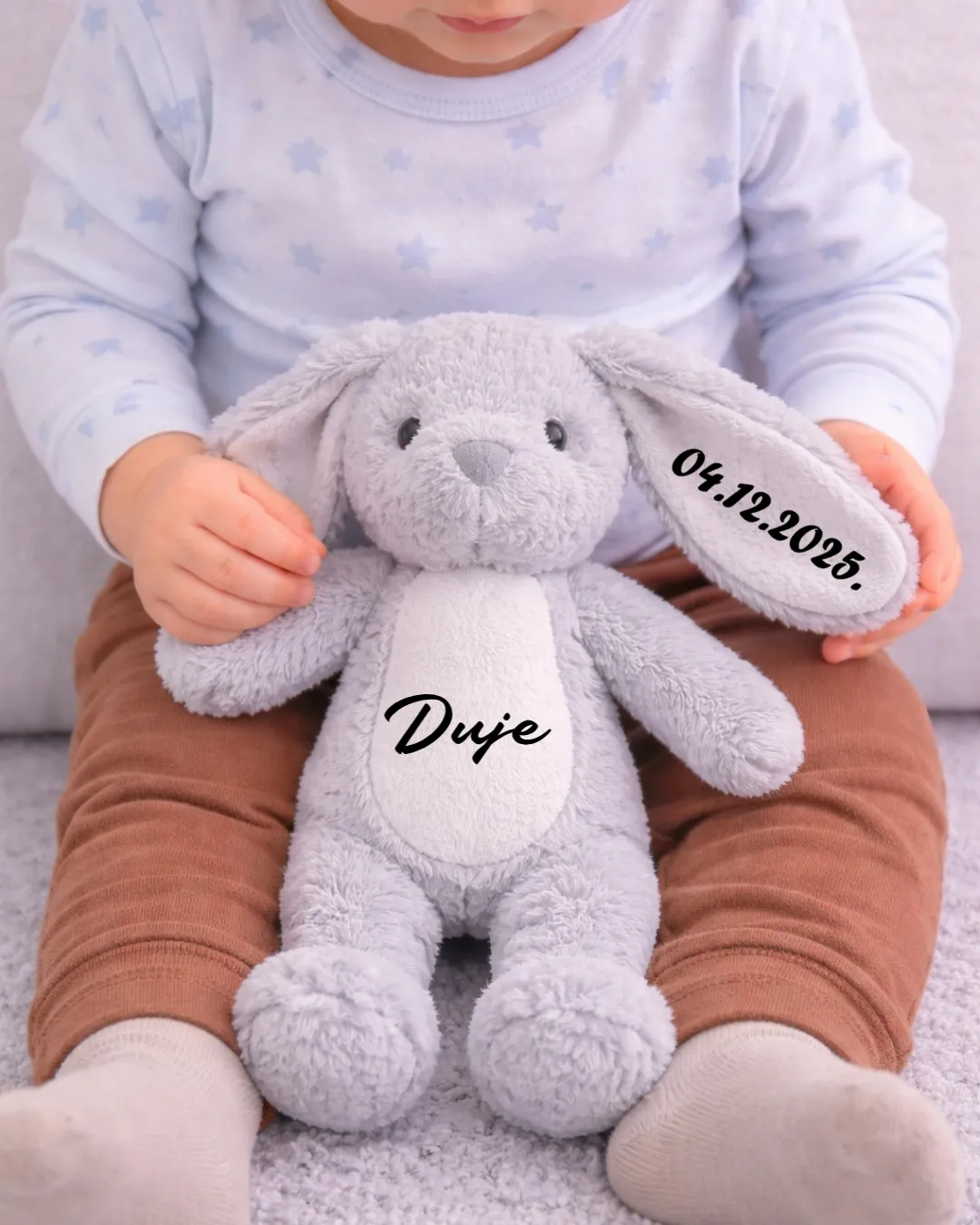 Plišani zeko s imenom – sivi - cover