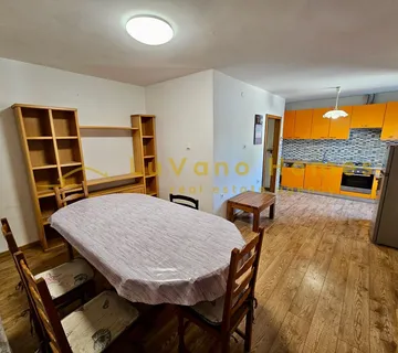 Dražice, Centar - 3S+DB stan, 120m2 za radnike, uredan i komotan - cover
