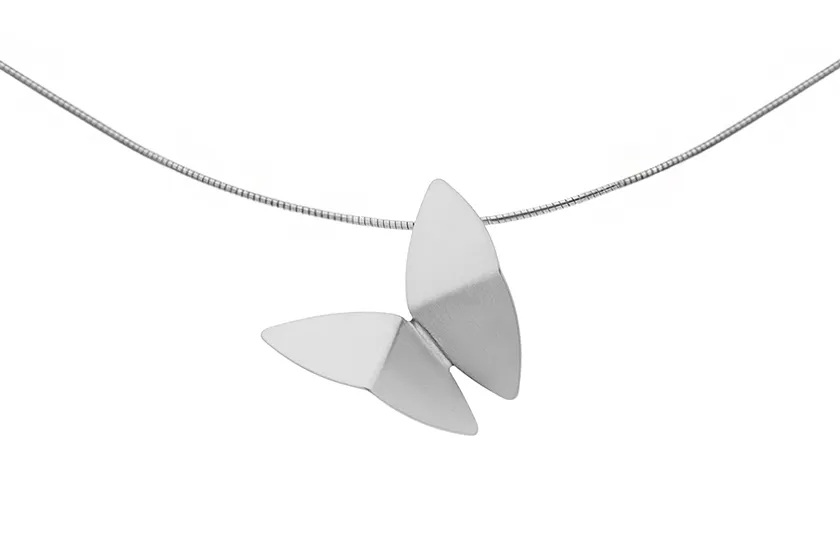 Leptir ogrlica Omega - cover