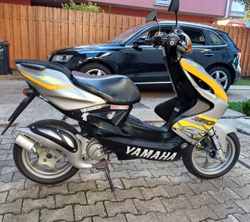 YAMAHA AEROX VALENTINO ROSSI registriran godinu dana - cover