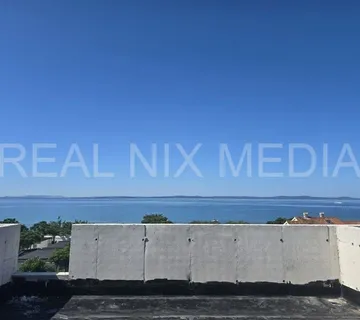 DVOETAŽNI APARTMAN + KROVNA TERASA. JEDINSTVENA LOKACIJA UZ MORE: - cover