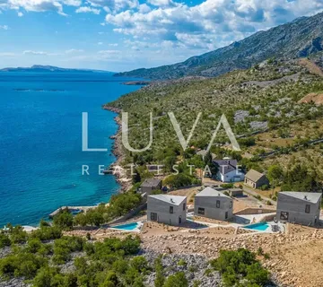 Karlobag, luksuzna i jedinstvena kuća s bazenom prvi red uz more - cover