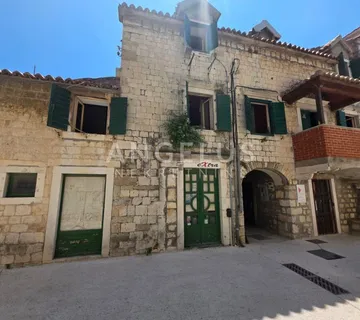 Kaštel Stari - kamena kuća blizu mora (prodaja) - cover