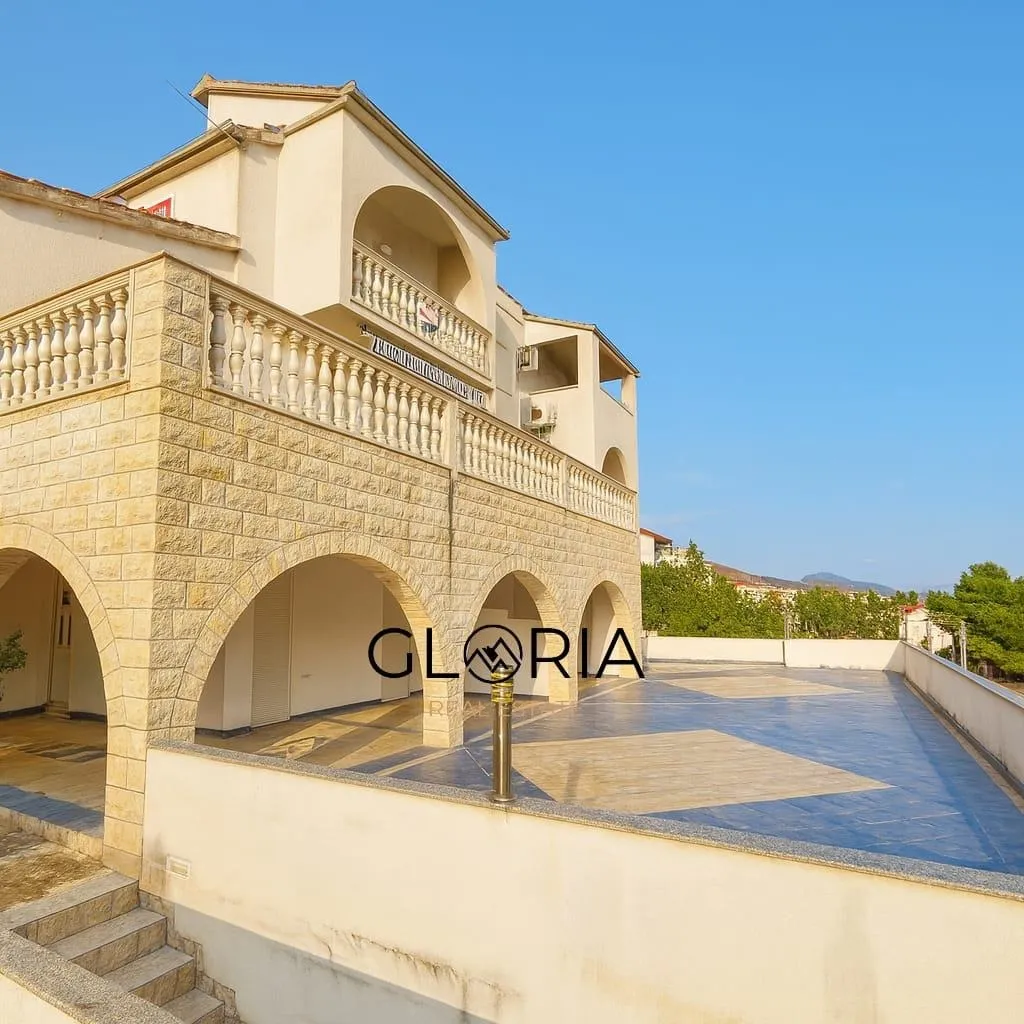 Višestambena kuća s otvorenim pogledom na more, Seget! - cover