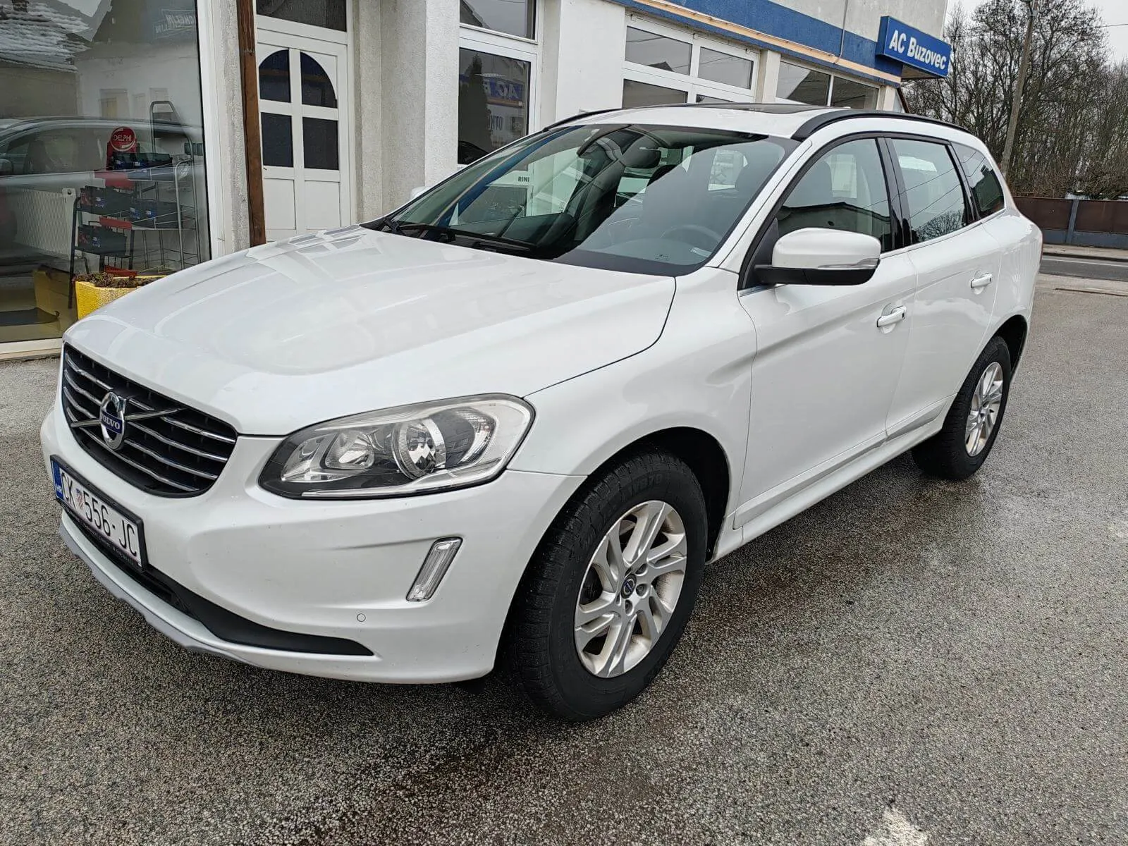 Volvo XC60 FWD D4 - cover