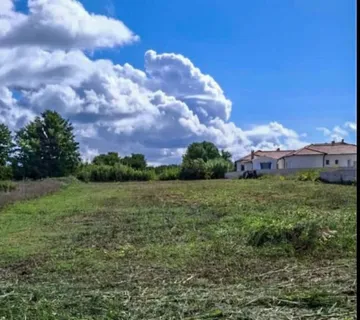 PRIVLAKA – GRAĐEVINSKO ZEMLJIŠTE ZA 25 STANOVA - cover