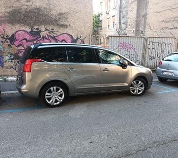 Prodajem Peugeot 5008 - cover