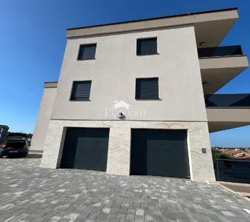 Istra, Banjole, apratman na drugom katu, novogradnja - cover