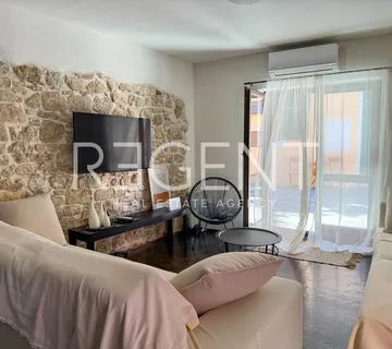 Zadar, Poluotok – Šesterosobna kuća u samom centru grada - cover