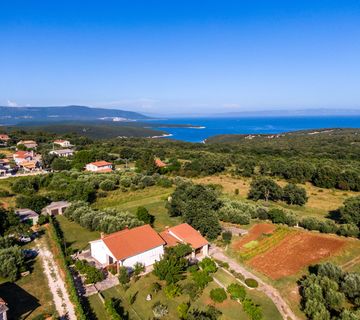 Kuća sa 2 stana 237 m2 - cover