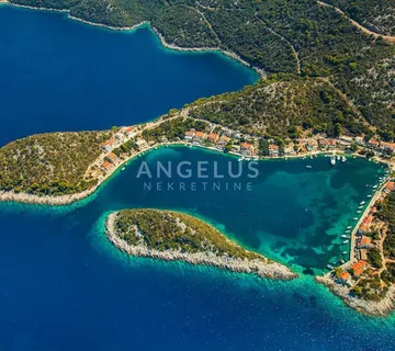 Lastovo, uvala Zaklopatica - zemljište s pogledom na more - 5100 m2 - cover