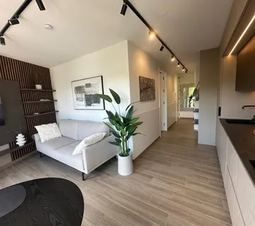 POREČ- MODERAN STAN SA KROVNOM TERASOM NA PRODAJI (prodaja) - cover