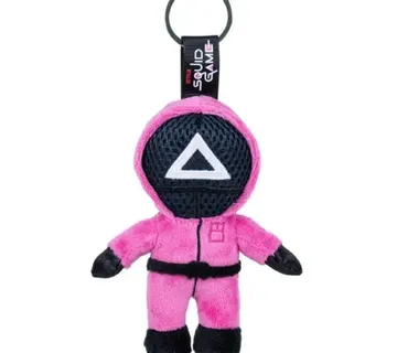 Plišani privjesak Squid Game Guard Trokut 12cm - cover