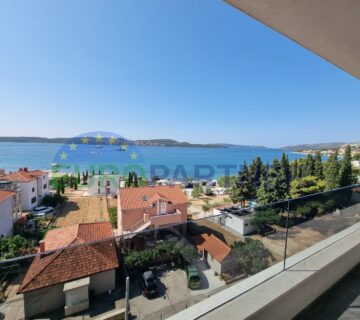 Penthouse od 150 m2 s pogledom na more i Trogir - cover