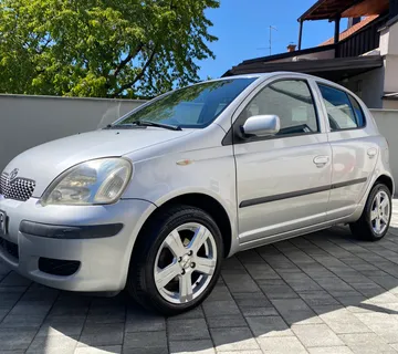 TOYOTA YARIS 1.0 VVT-I LUNA - 2003 - POSEBNA PRILIKA - cover