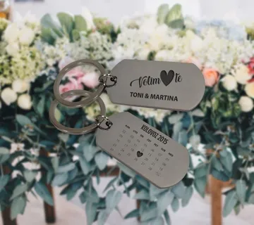 Personalizirani privjesak za ključeve s obilježenim datumom - cover