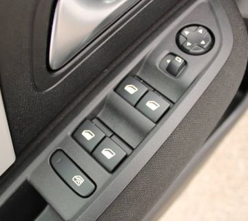 Citroen C4 1.2 Puretech AUTOMATIK *LED, NAVIGACIJA*  - cover