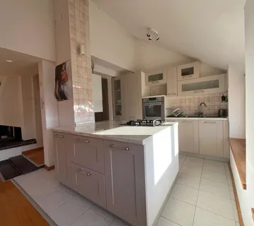 UNIKATAN STAN S TERASOM I PARKINGOM, ŠALATA (iznajmljivanje) - cover