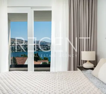 Čiovo, Okrug Gornji – vila s dvije jedinice, bazenom i pogledom - cover