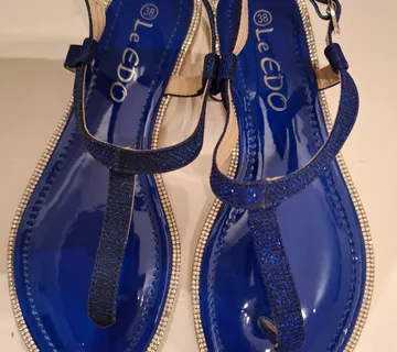 Nove plave sandale - cover