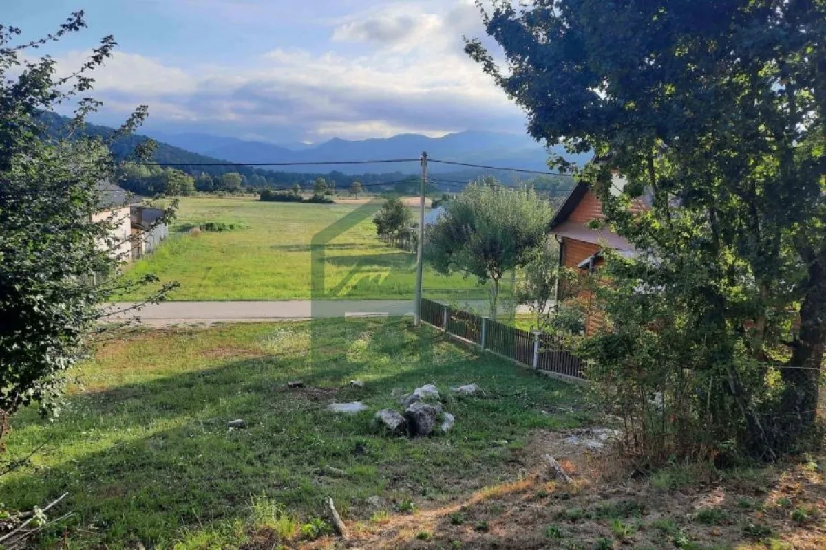 Građevinsko zemljište Smiljan, 600 m² - cover
