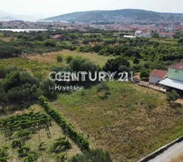 PRODAJA GRAĐEVINSKOG ZEMLJIŠTA – SEGET DONJI, BLIZINA TROGIRA - cover