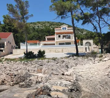 VILA U PRVOM REDU DO MORA - PRIŽBA, KORČULA - cover