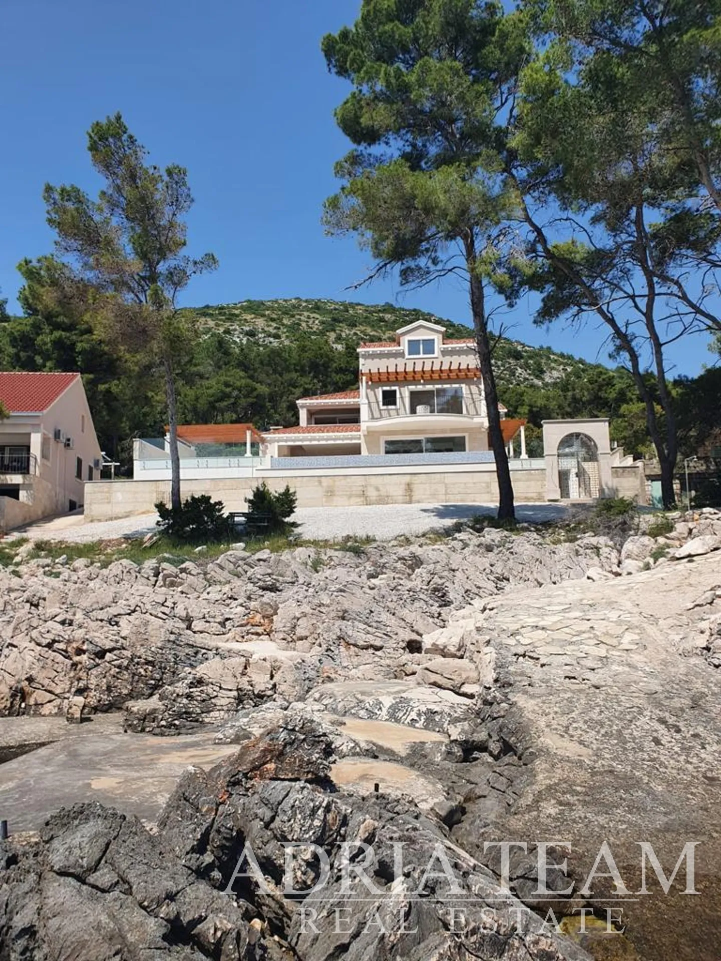 VILA U PRVOM REDU DO MORA - PRIŽBA, KORČULA - cover