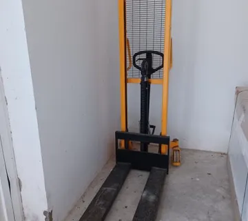 AKCIJA - RUČNI VILIČAR Intra Materialhantering AB - cover