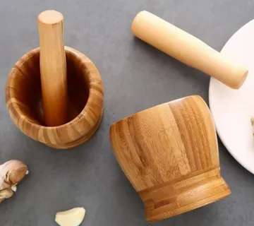 Drvena ručna zdjelica za gnječenje s tučkom - cover
