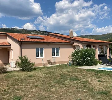 Izuzetna priilika! Roč, villa s bazenom, 180m2, 1000m2 okučnice - cover