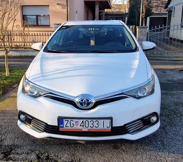 Toyota Auris Hybrid 1,8 2016 .g. mjenjać  CVT + LPG - cover