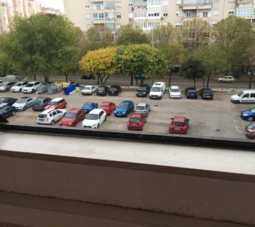 SPLIT, GRIPE, 78 M2, OKUPANIH SUNCEM I ZELENILOM BOROVA - cover