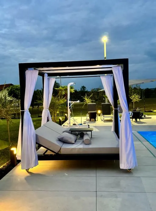 Luksuzni čelični baldahini - URBAN i URBAN PREMIUM - NOVO - cover