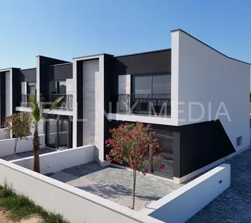 Privlaka- DVOETAŽNI APARTMAN SA VRTOM! KOMPLETNO NAMJEŠTENO! USELJIVO! - cover