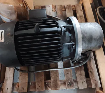 Prodaju se tri trofazna elektro motora 18kw - cover