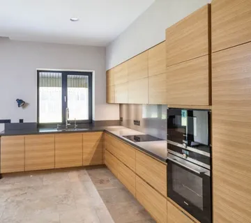 Kuhinja od furniranog iverala - cover