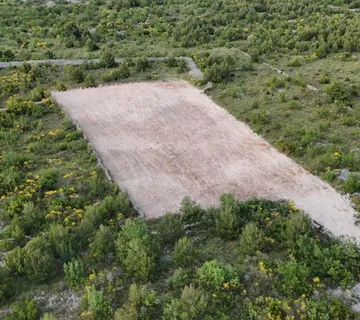 ATRAKTIVNO GRAĐEVINSKO ZEMLJIŠTE S POGLEDOM NA MORE (2192 m2), VODICE, - cover