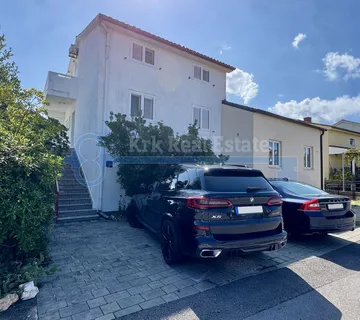 KRK - KUĆA SA TRI STAMBENE JEDINICE BLIZU CENTRA - cover