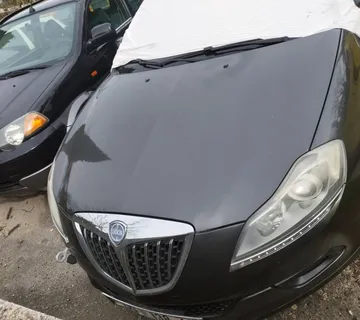 LANCIA DELTA 08-13 PREDNJA HAUBA - cover