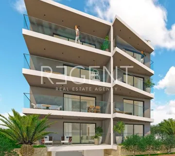 Trogir, Okrug Gornji – Trosobni stan s balkonom u novogradnji - cover